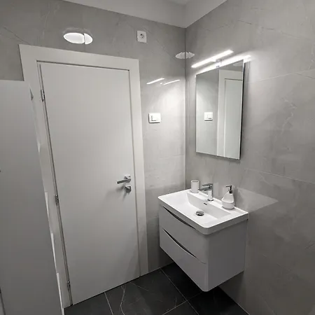 Adria Apartmán *